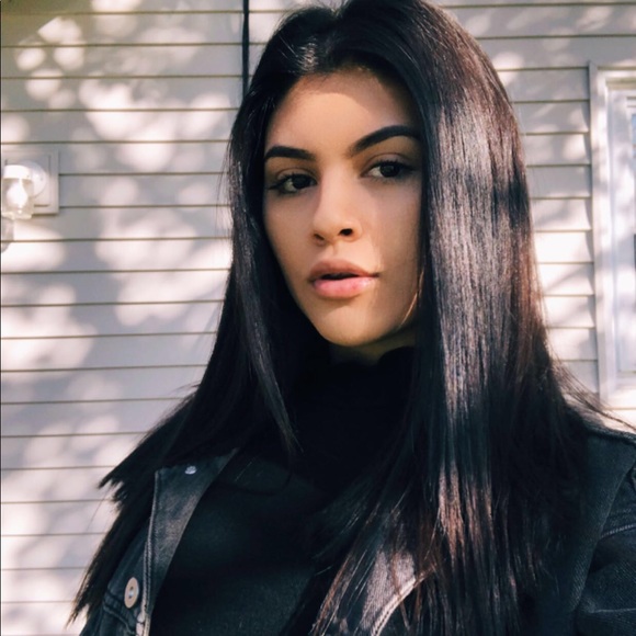 Meet your Posher, Lucia - Picture 1 of 1